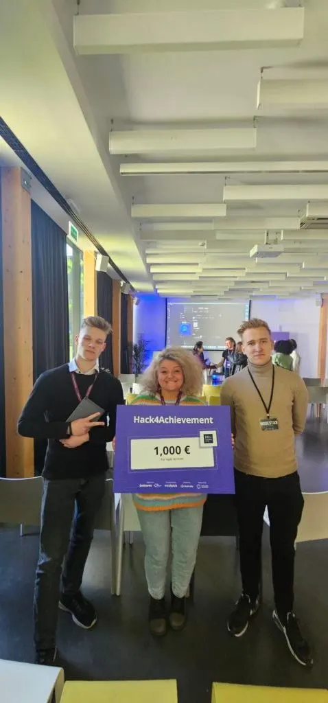 The GOSS team with the Hack4Achievement prize